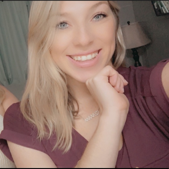 Meet your Posher, Courtney - Picture 1 of 1